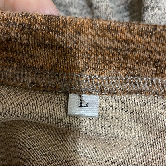 Women’s Lightweight Gray, Brown Crewneck Puff Shoulder Sweater - Picture 5 of 7